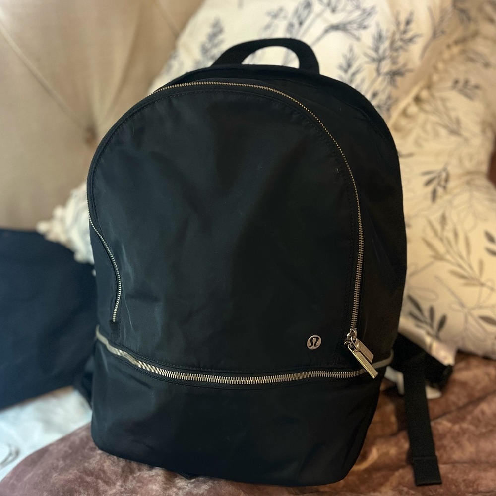 Lululemon Backpack, worn for only 3 months,2 back pockets, waterproof material